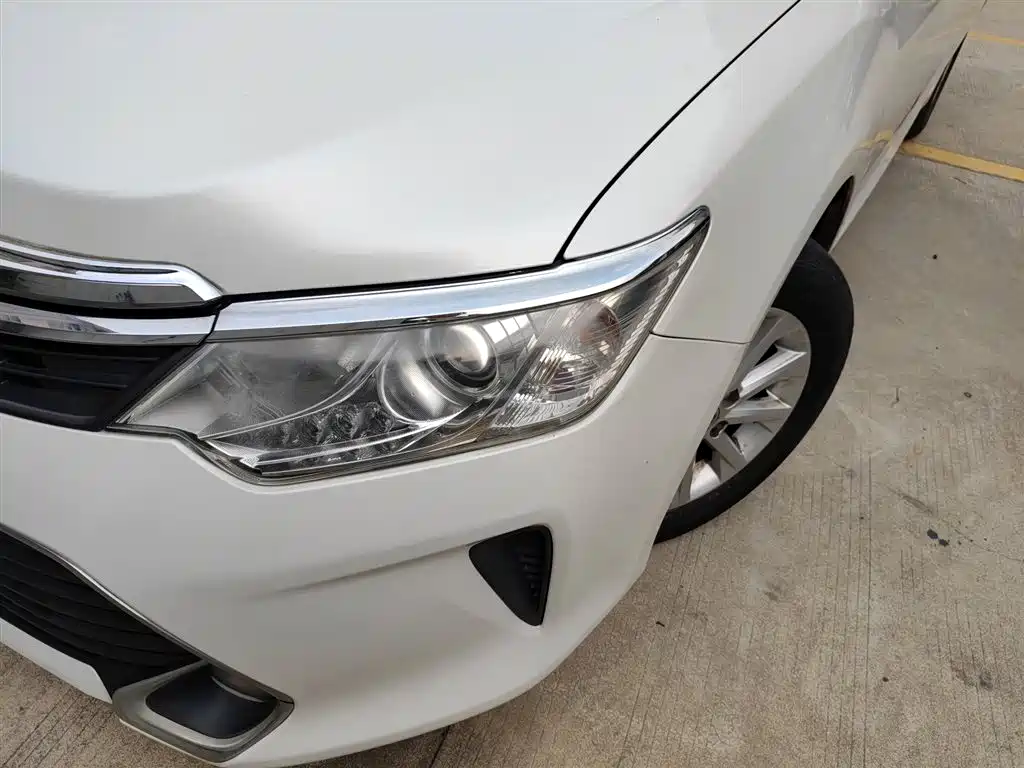Toyota Camry 2015 2.0G Leading Edition фото 18