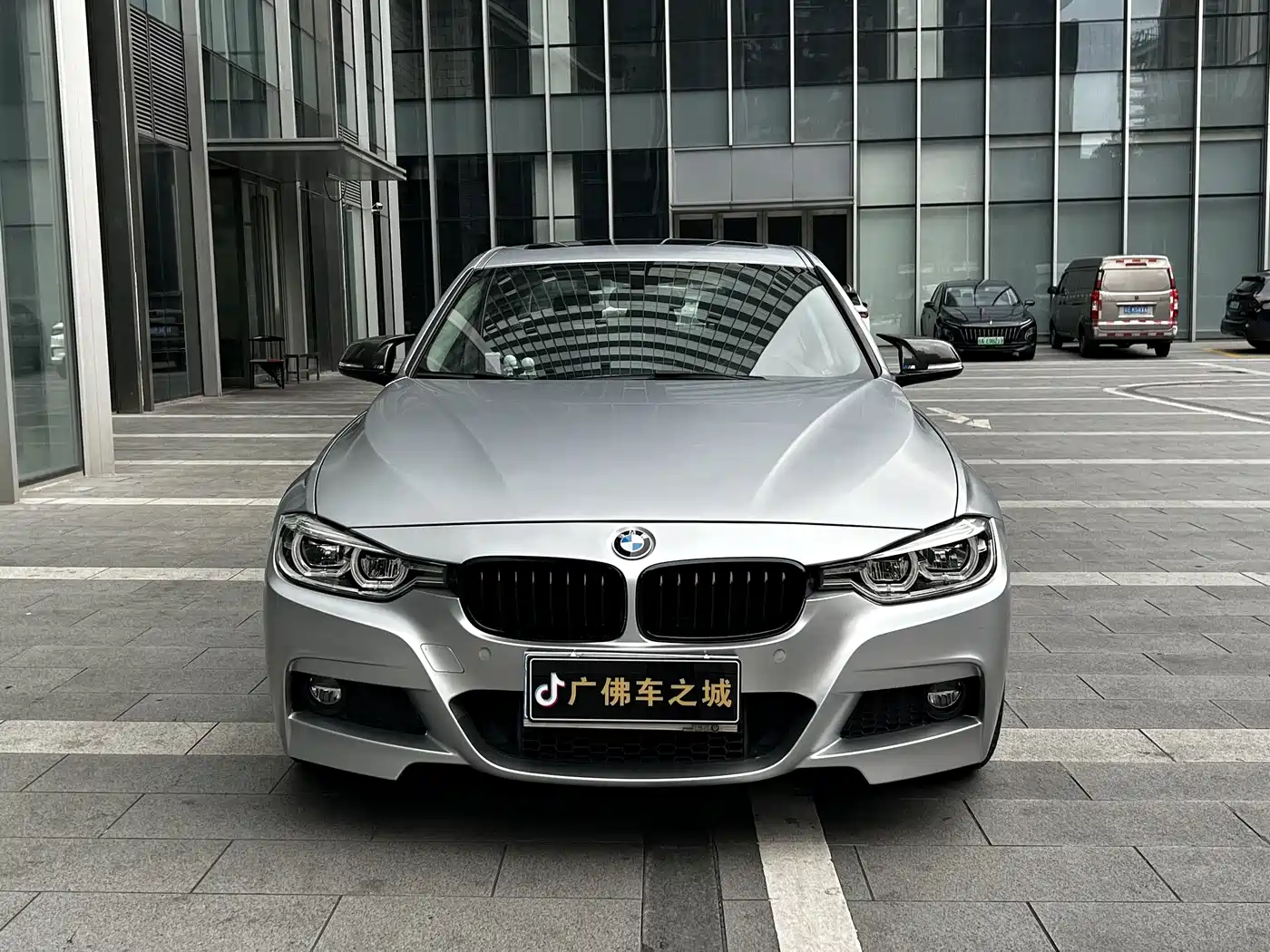 BMW 3 Series 2018 320Li M Sport Black Night Edition фото 2