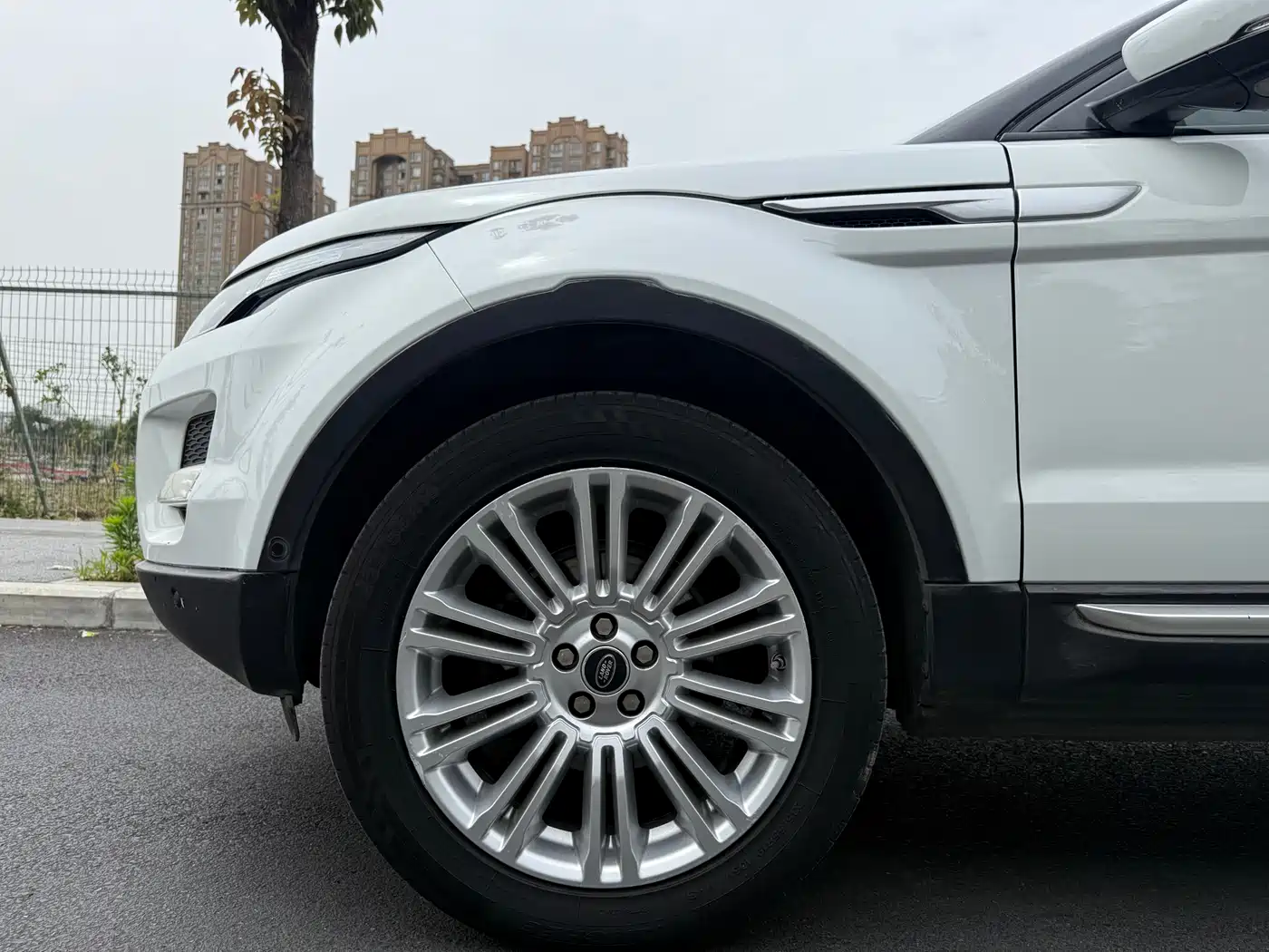 Land Rover Range Rover Evoque (Import) 2013 2.0T 3-Door Glamour Edition фото 4