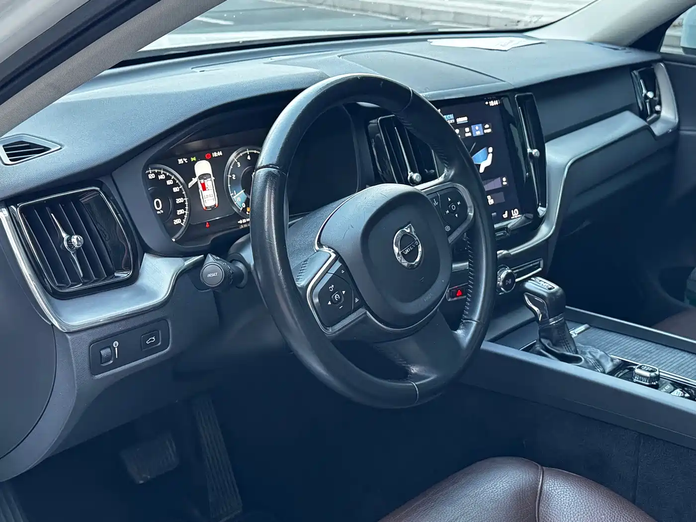 Фото 6 - Volvo XC60
