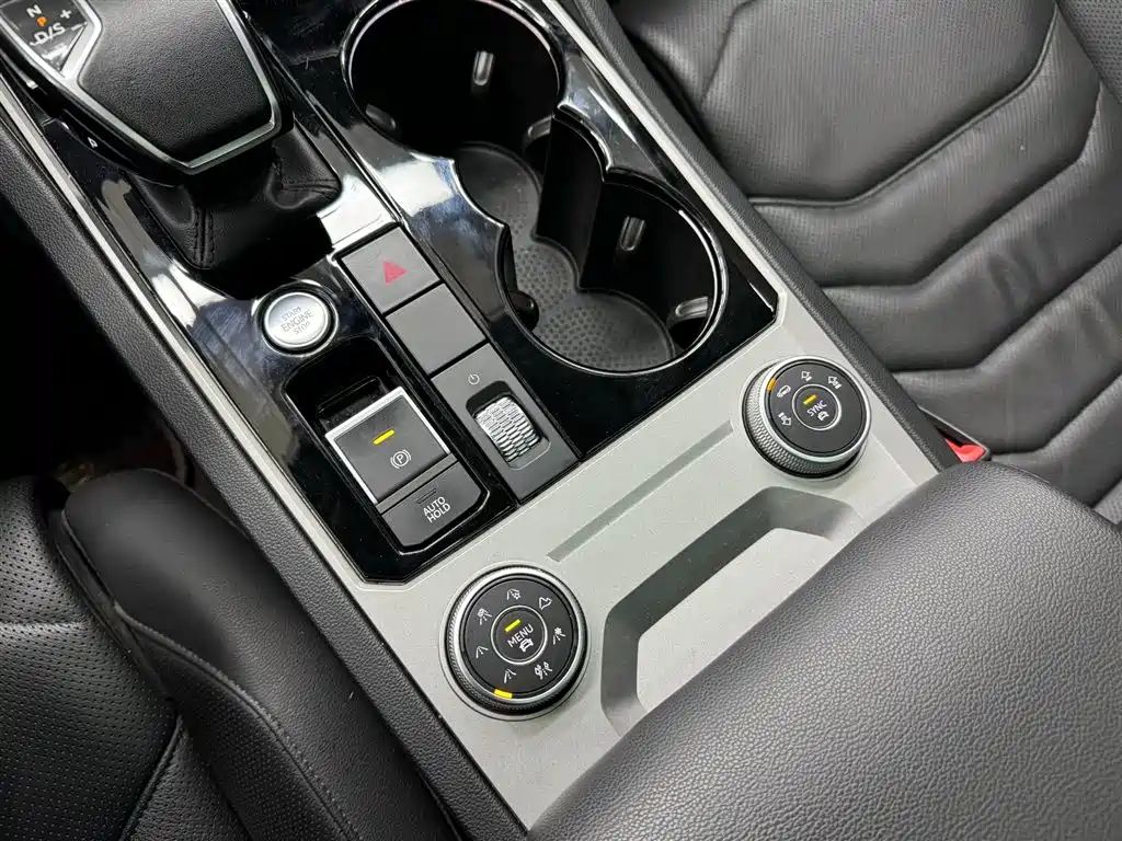 Volkswagen Touareg 2022 2.0TSI Rui Shang Edition фото 11