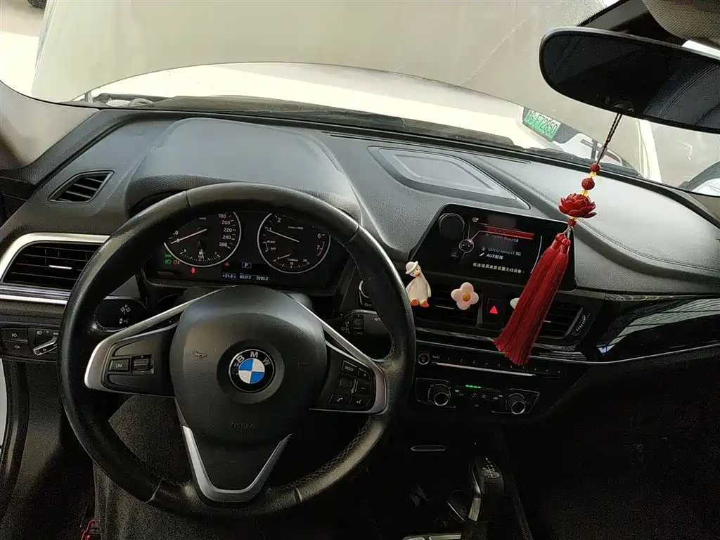 BMW 1 Series 2017 118i Sport фото 10
