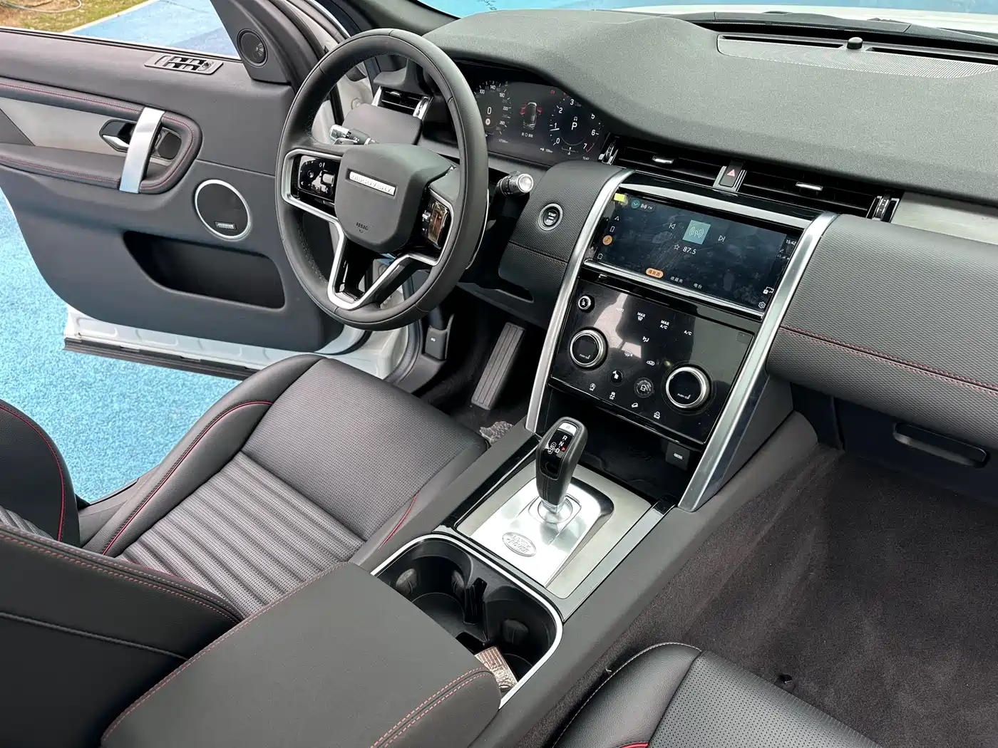 Land Rover Discovery Sport 2022 Model Year Facelift 249PS Metropolitan Edition фото 7