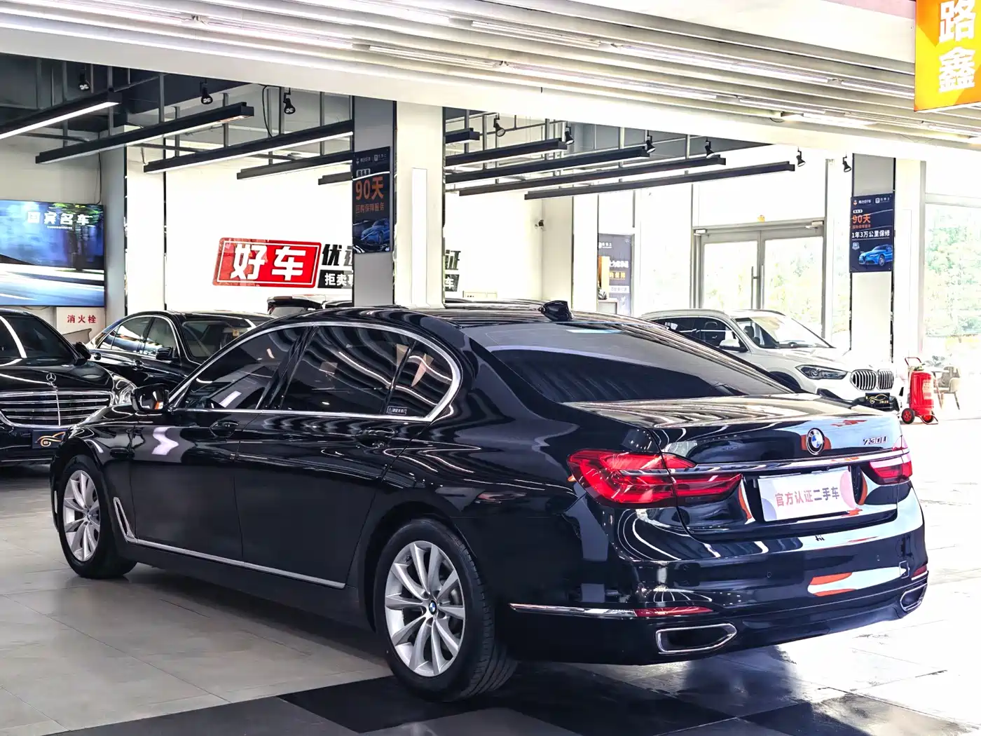 BMW 7 Series 2016 730Li Leading фото 5