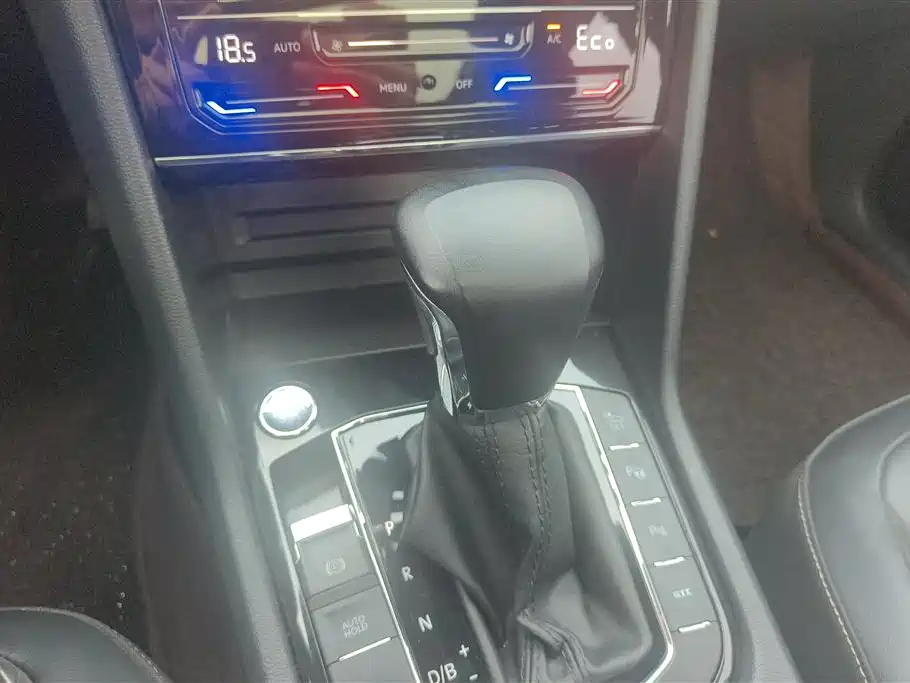 VOLKSWAGEN TIGUAN L NEW ENERGY