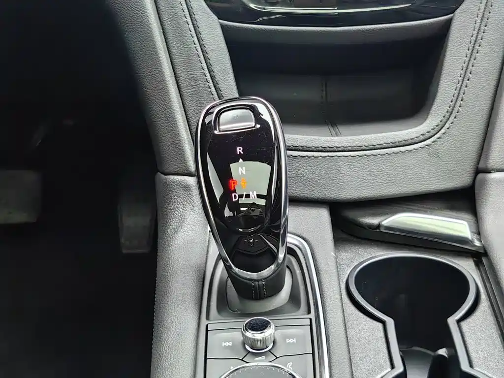 Фото 13 - Cadillac XT5