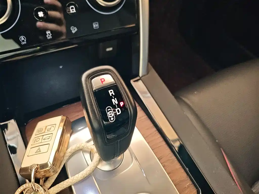 LAND ROVER DISCOVER NEW ENERGY SOURCES FOR SPORTS