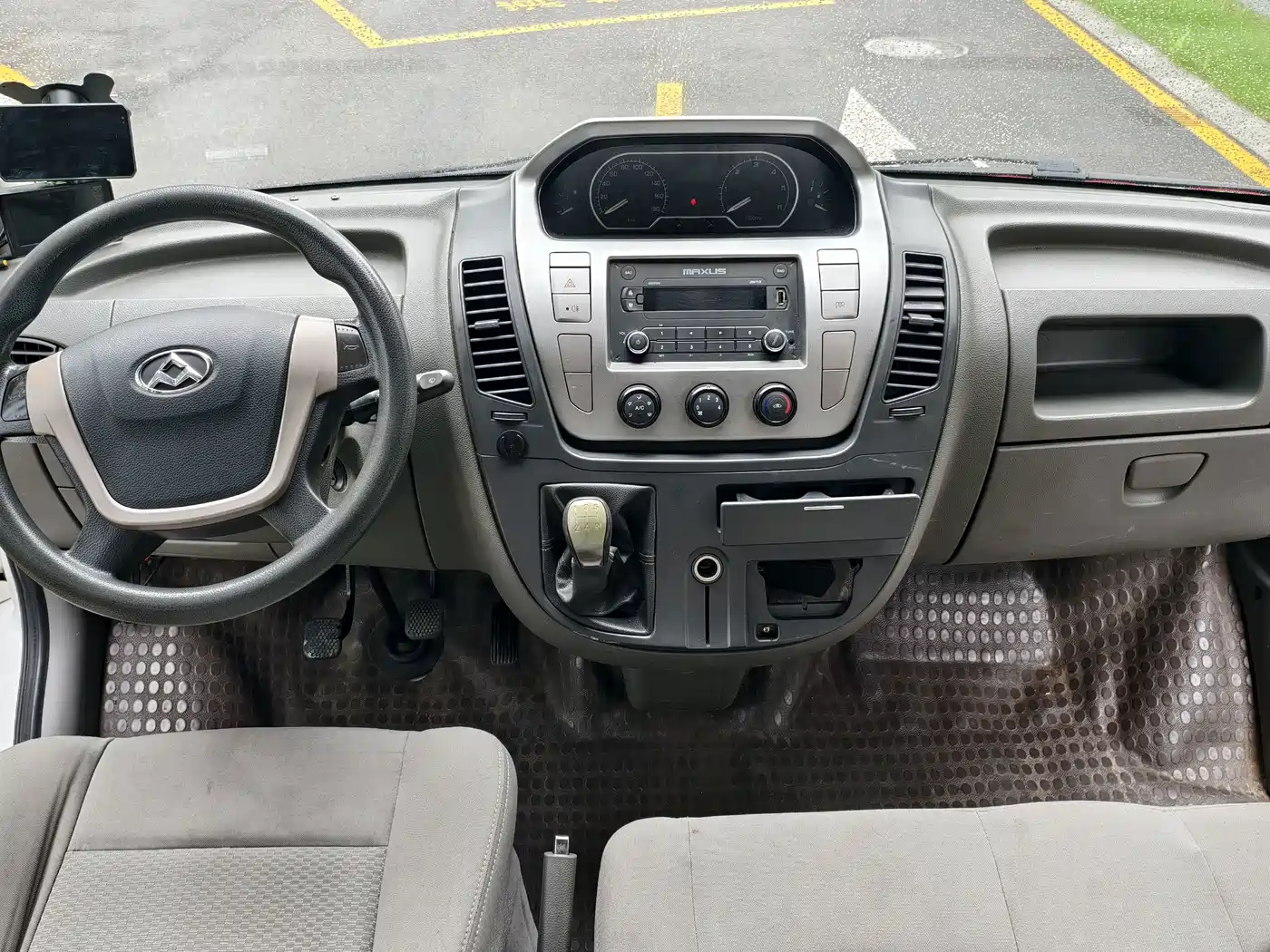 SAIC Maxus Xintu V80 2017 2017 2.5T 5-speed manual Aoyun Tong China V short wheelbase medium roof 5/6/10 seats