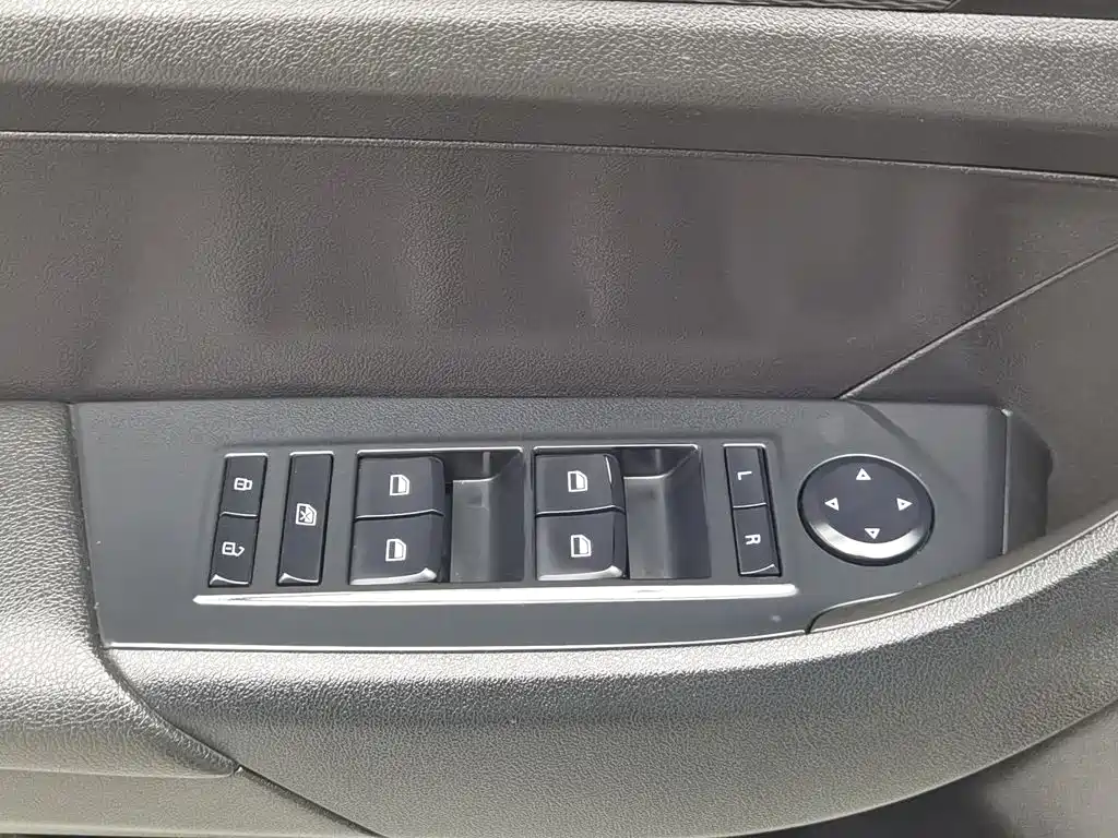 Photo 9 - Roewe 360