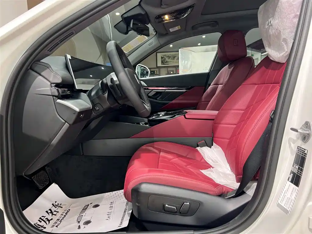 BMW 5 Series 2025 530Li Leading M Sport Package фото 27