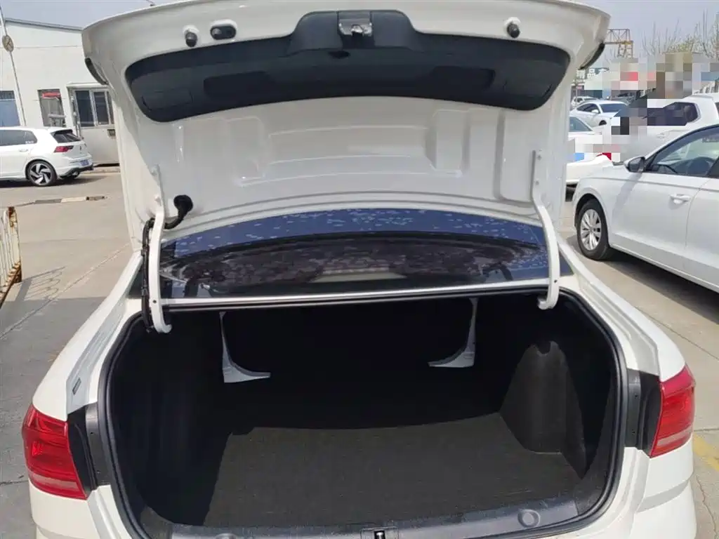 Volkswagen Lavida 2017 1.6L Automatic Trend Edition фото 19