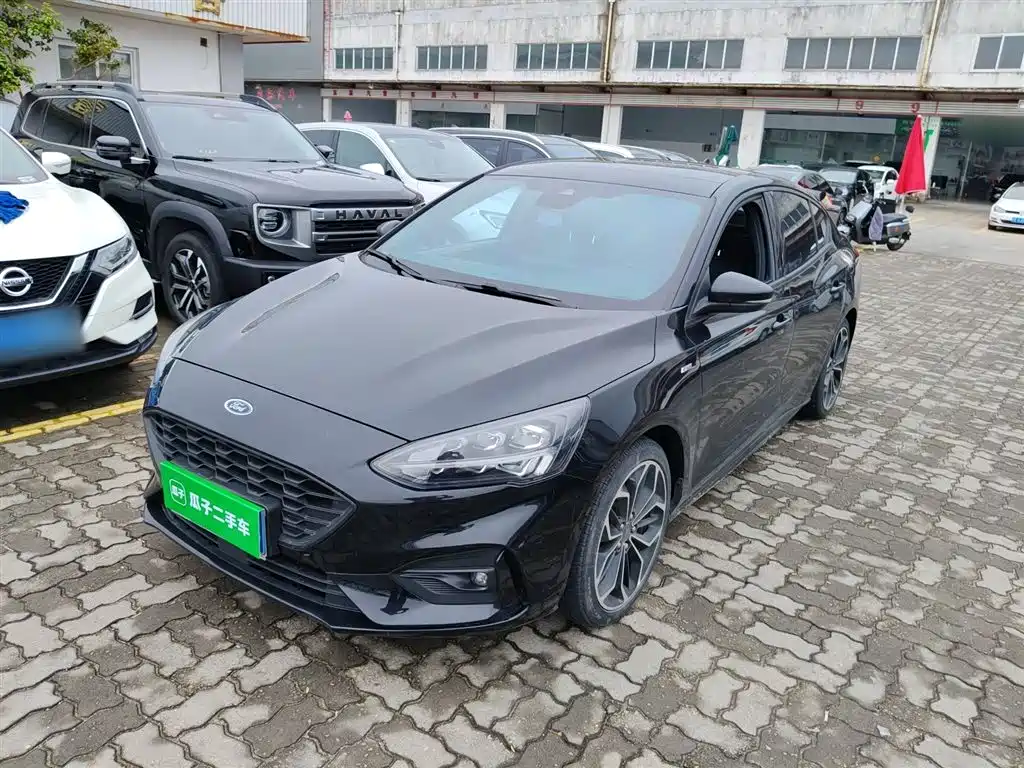 Ford Focus 2021 Sedan EcoBoost 180 Auto ST Line