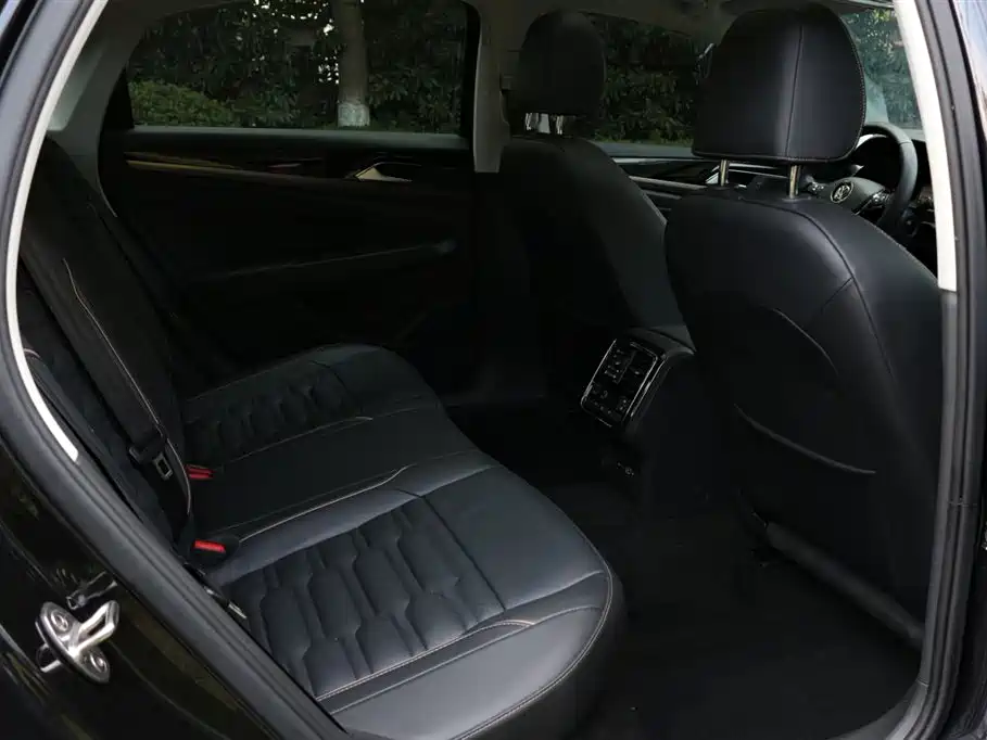 Volkswagen Passat 2020 330TSI Elite Edition China V фото 11