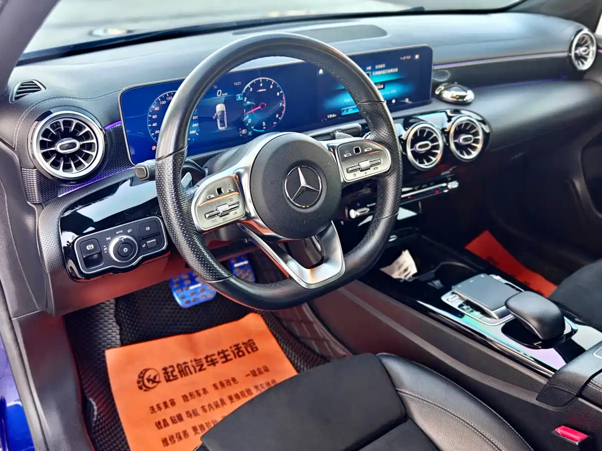 Mercedes-Benz A-Class 2020 A 200 L Sport Sedan фото 8
