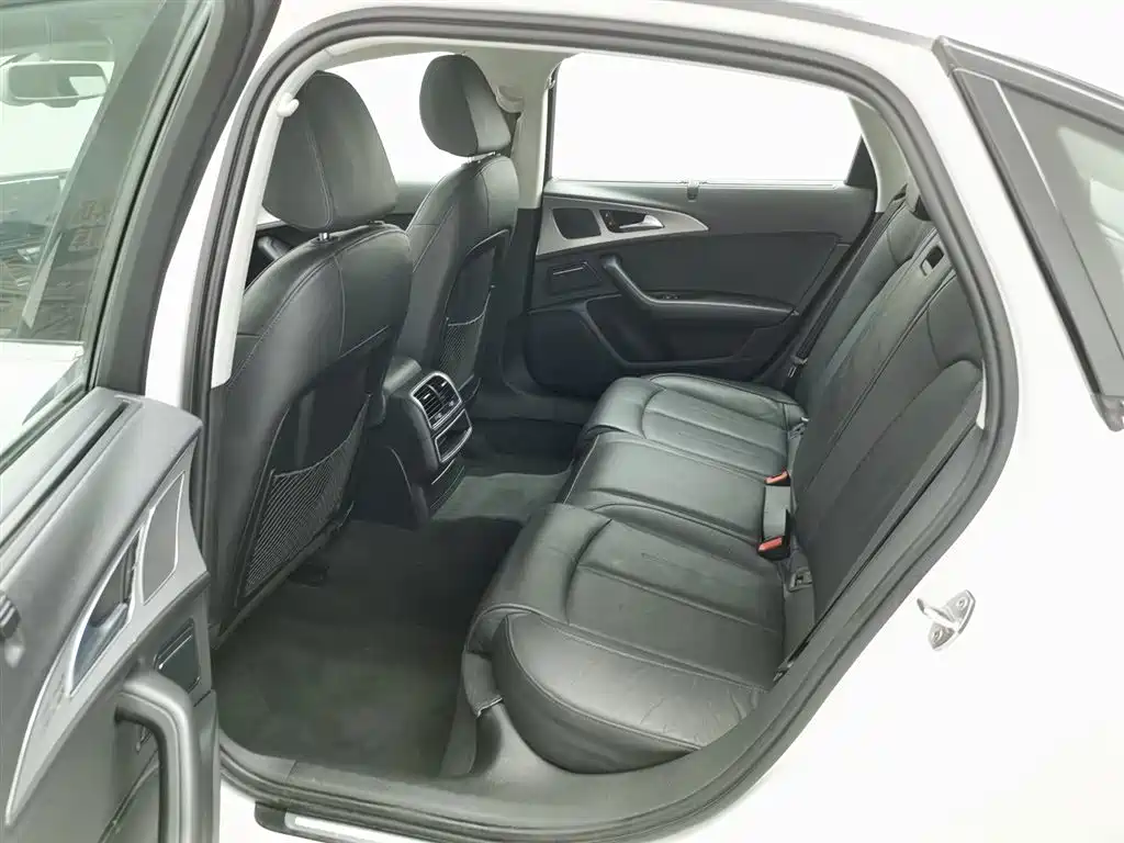 Фото 15 - Audi A6L