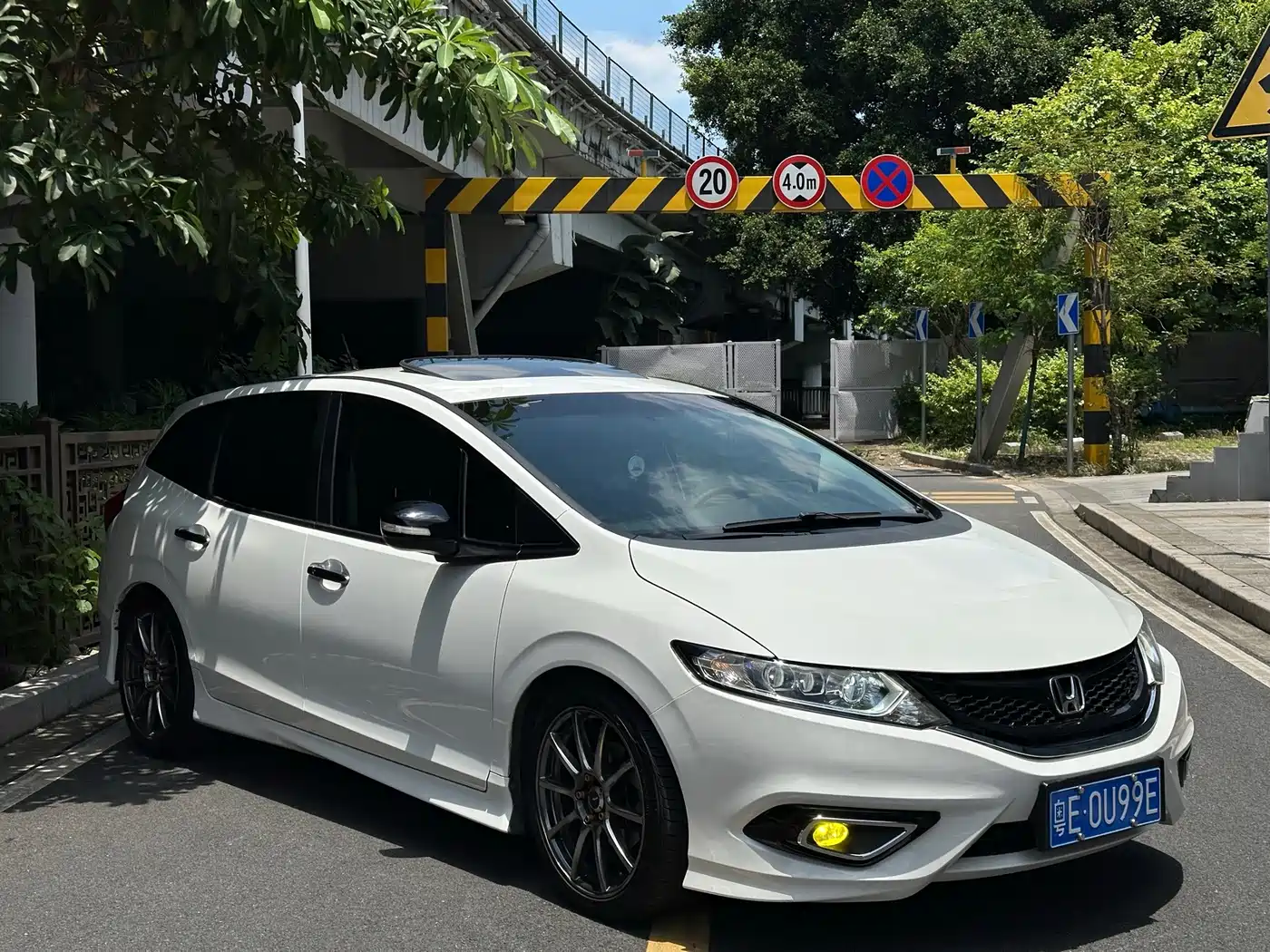 Photo 3 - Honda Jade