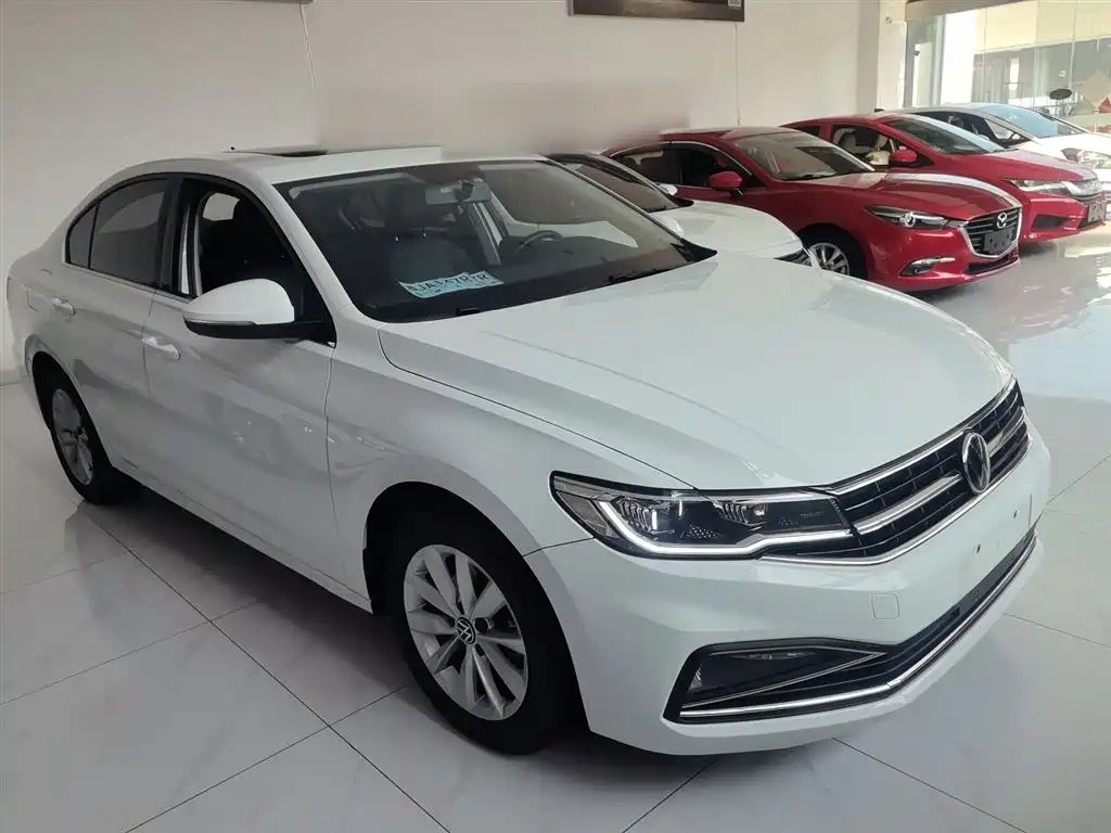 VOLKSWAGEN BORA