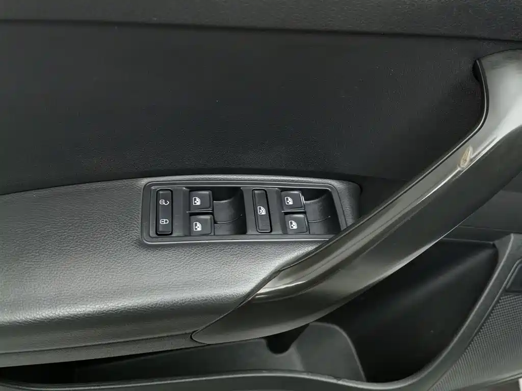 Škoda Rapid 2018 1.6L Manual Comfort Edition фото 9
