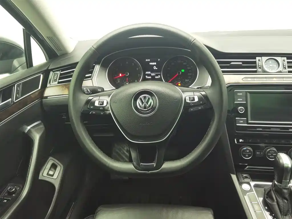 Volkswagen Magotan 2018 Facelift 330TSI DSG Luxury фото 11