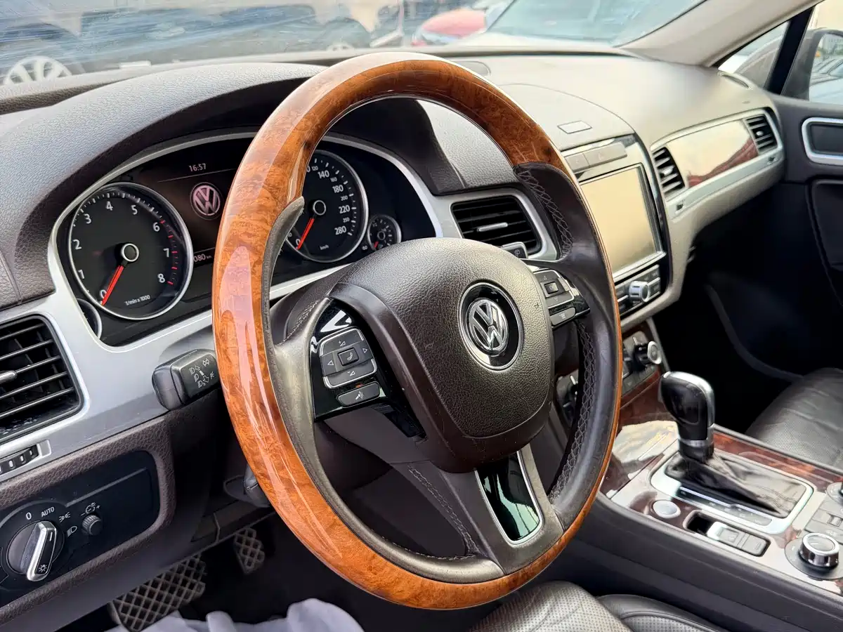 Фото 9 - Volkswagen Touareg