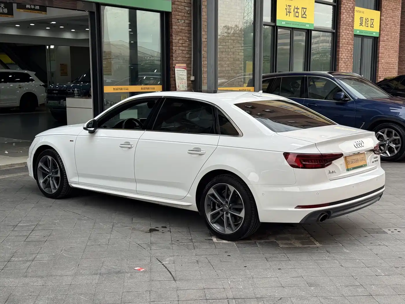Фото 6 - Audi A4L