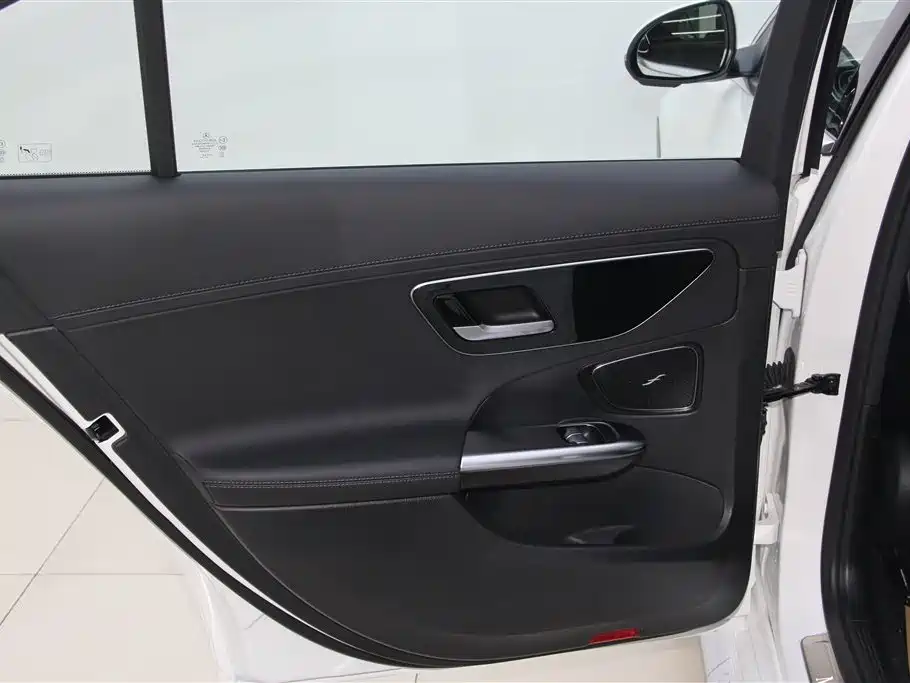 Mercedes-Benz C-Class 2024 Second Facelift C 260 L Sport фото 32