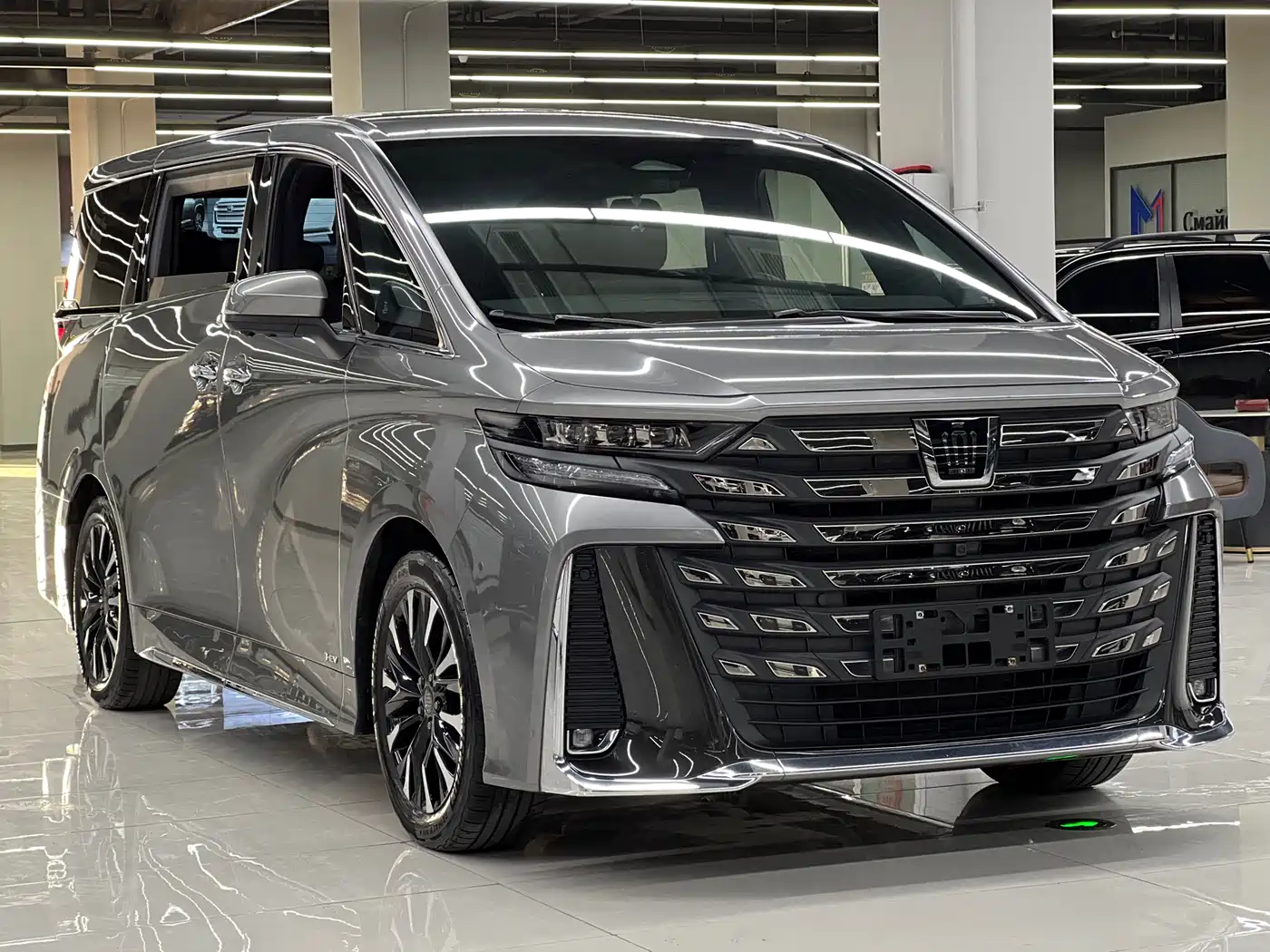 Toyota Vellfire 2024 Crown Hybrid 2.5L Executive Premium Edition фото 3