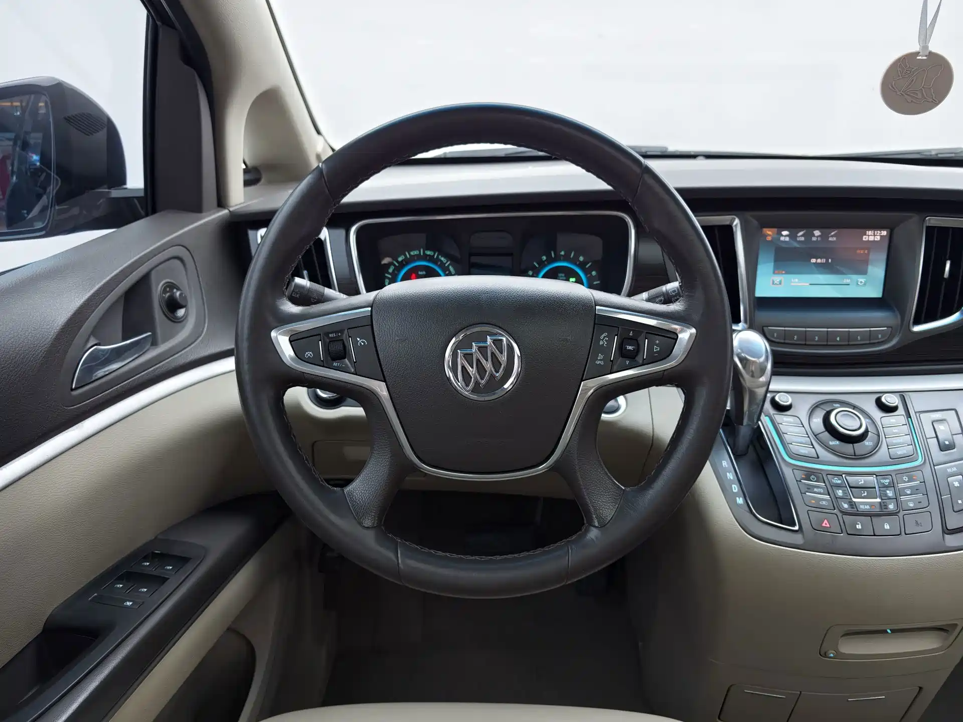 Фото 33 - Buick GL8