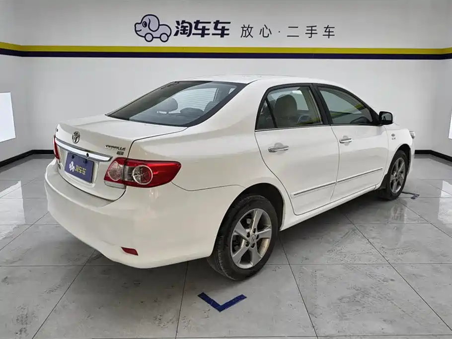 Toyota Corolla 2013 Special Edition 1.8L CVT Ultimate Cool GL-i фото 3