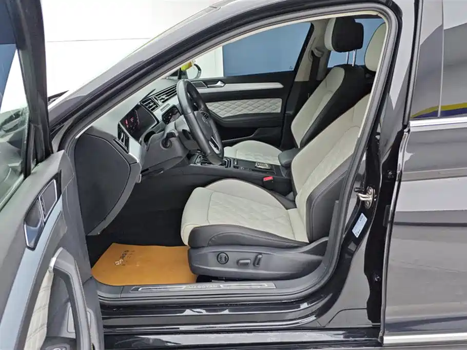 Volkswagen Magotan 2023 Model 2 Million Commemorative Edition 330TSI DSG Luxury фото 9