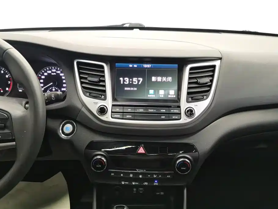 Hyundai Tucson 2018 1.6T DCT 2WD 15th Anniversary Special Edition фото 13