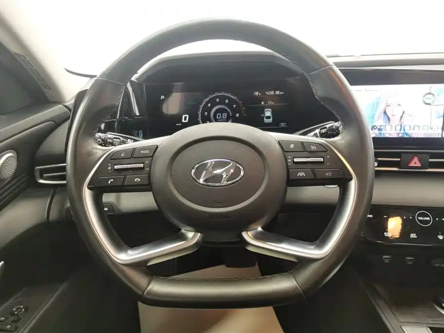 Hyundai Elantra 2021 1.5L CVT LUX Premium Edition фото 15
