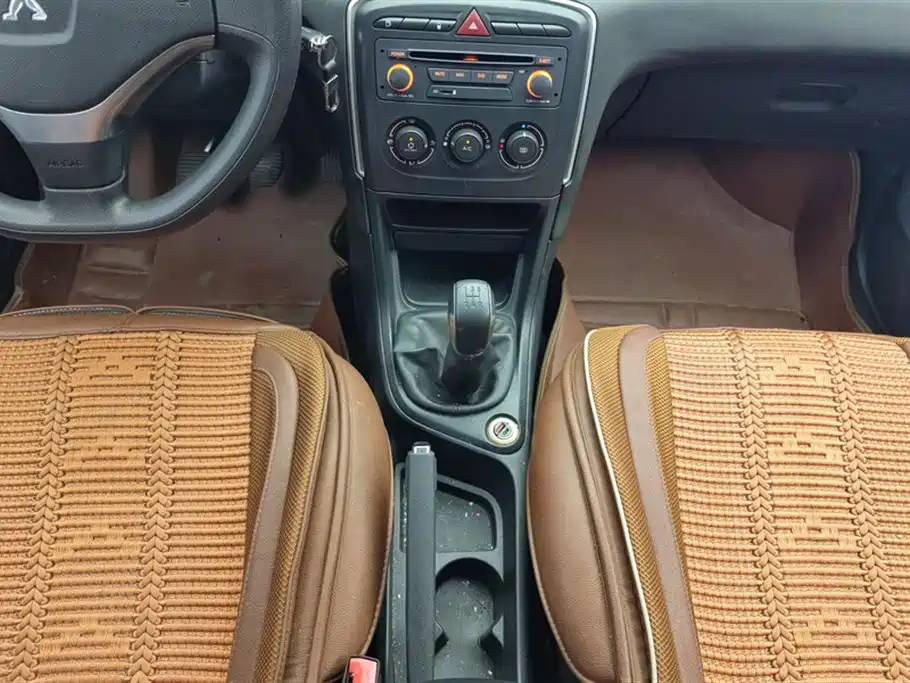 Peugeot 308 2014 Model Joy Edition Classic 1.6L Manual Superior Style фото 16