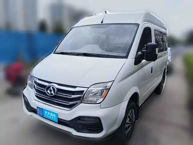 SAIC Maxus Xintu V80 2018 2.5T AMT Business Travel Short Wheelbase Medium Roof 9-Seater — фото 1