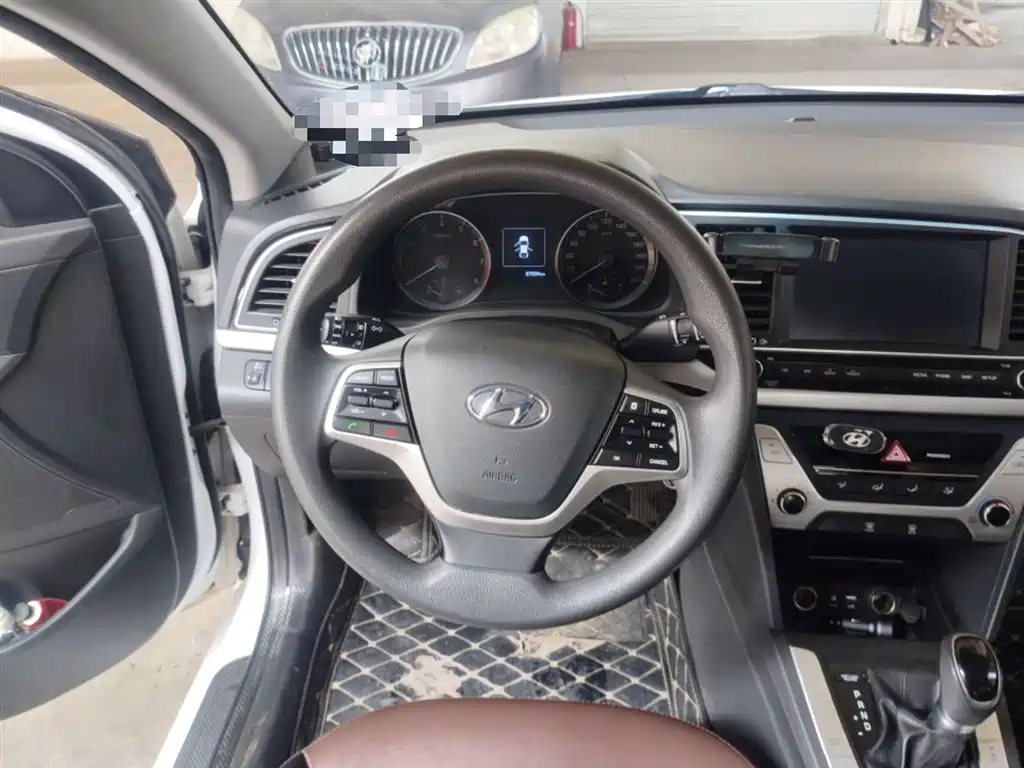 Hyundai Elantra 2016 Model 1.6L Automatic Smart Elite фото 3