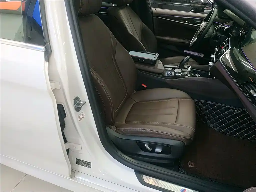 BMW 5 Series 2020 525Li M Sport Package фото 25