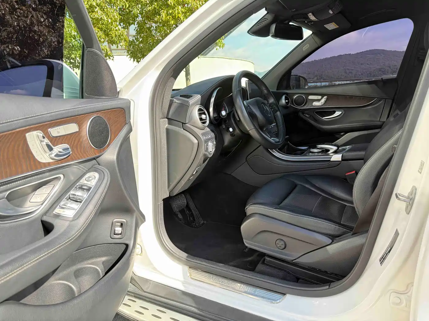 Mercedes-Benz GLC 2017 GLC 300 4MATIC Dynamic фото 4