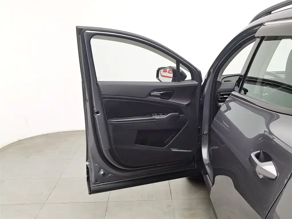 Kia Sportage 2023 2.0T 2WD Premium Edition фото 8