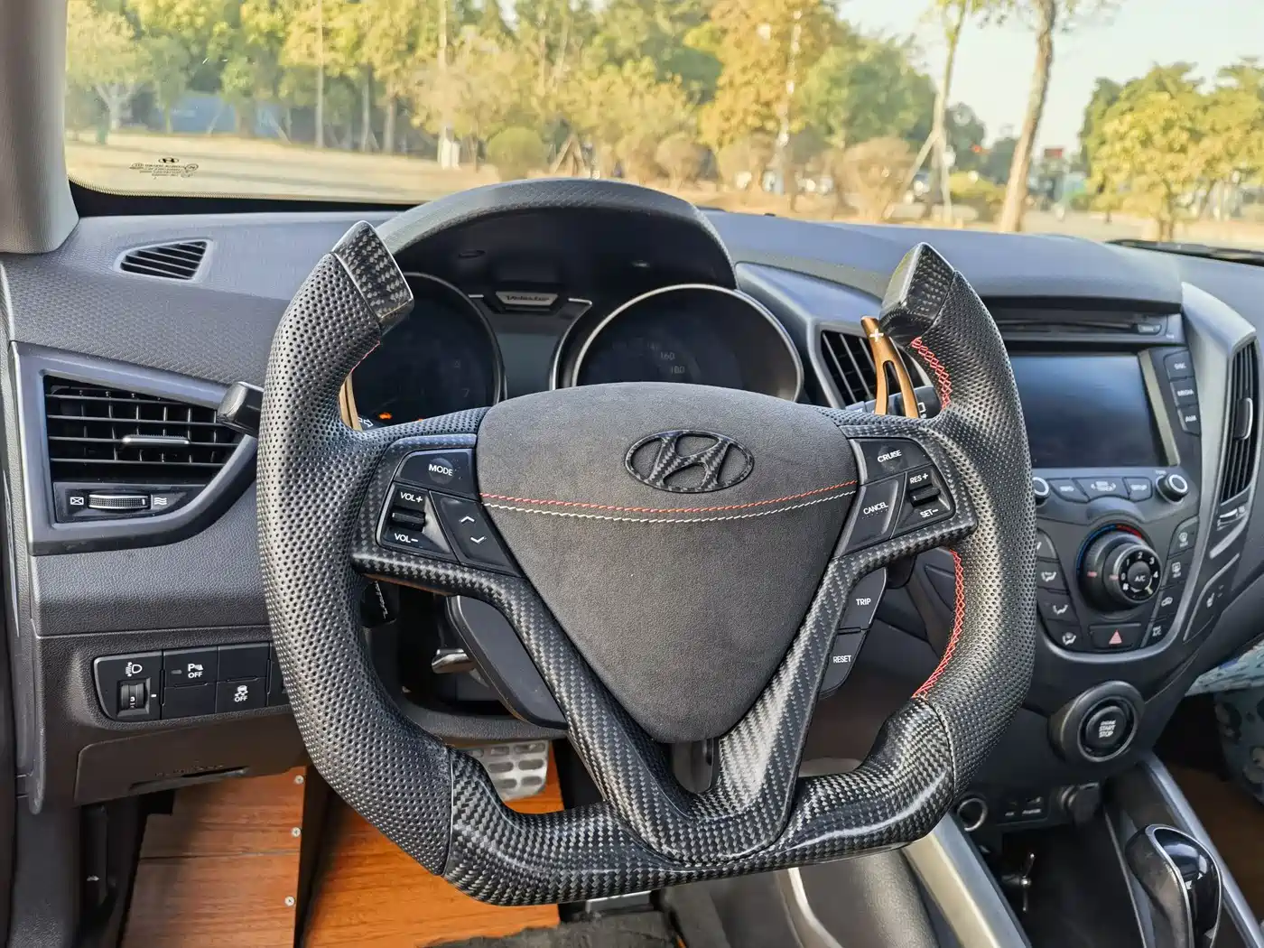 Hyundai Veloster 2012 1.6T Automatic Luxury фото 17