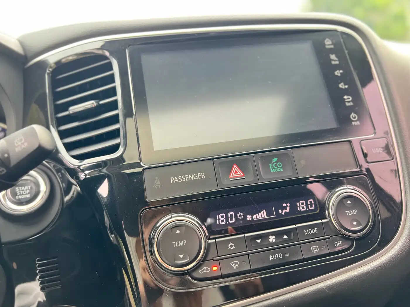 Mitsubishi Outlander 2016 2.4L 4WD Luxury Edition 7-seater фото 11