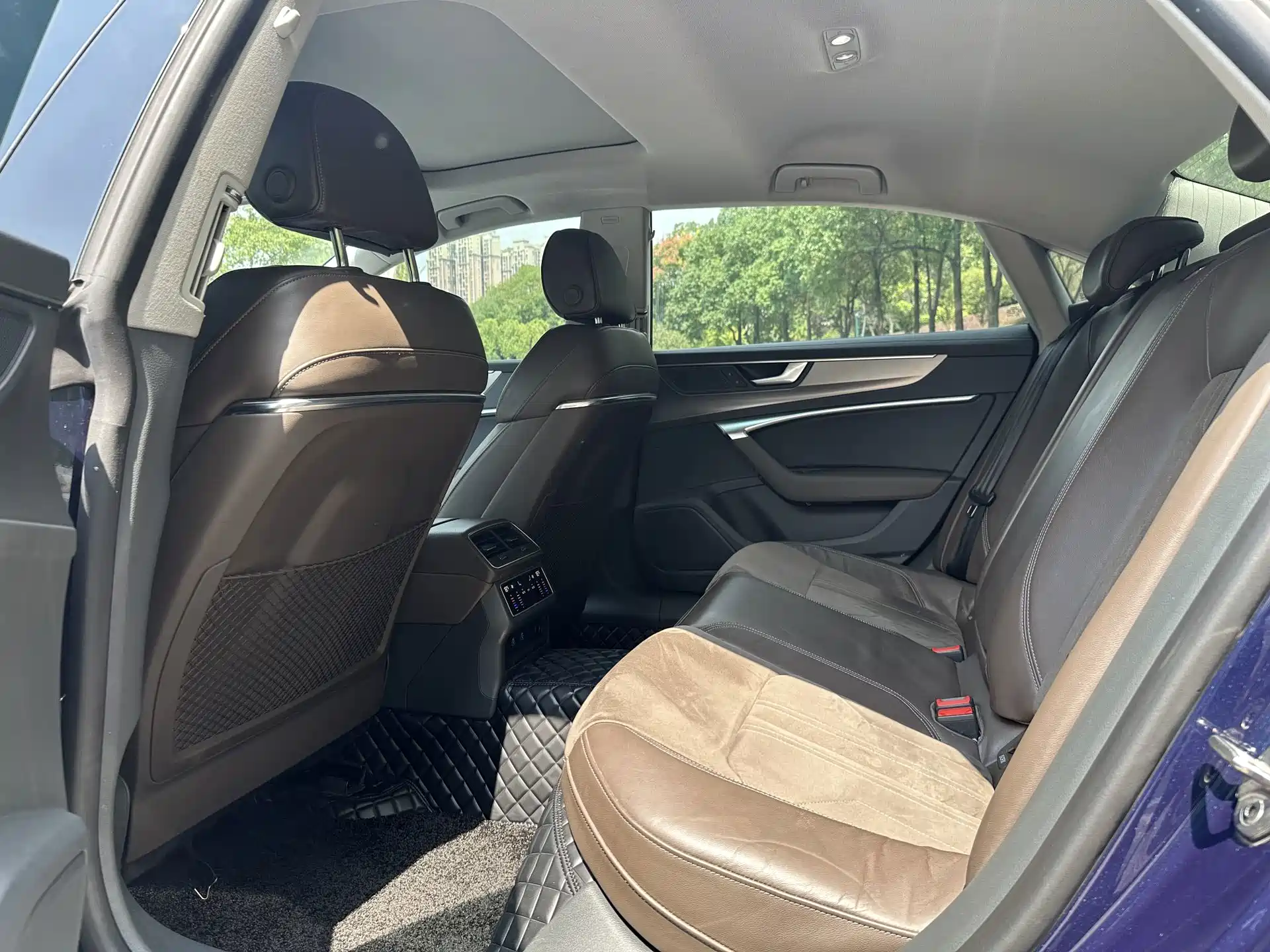 Фото 6 - Audi A7L