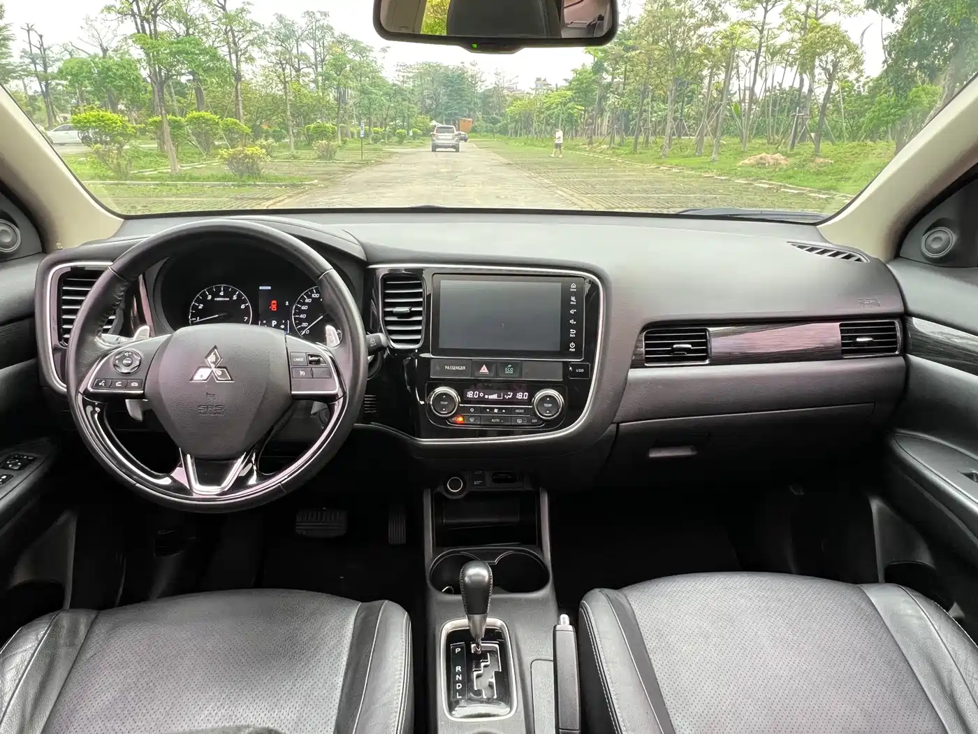 Mitsubishi Outlander 2016 2.4L 4WD Luxury Edition 7-seater фото 12
