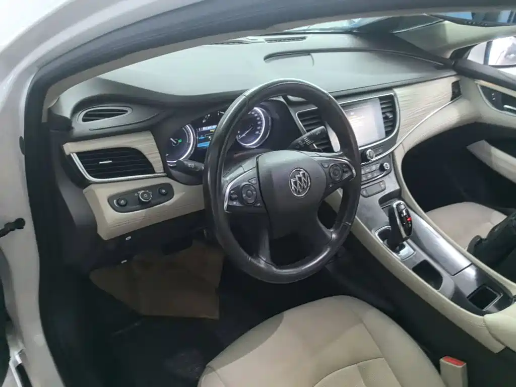 Фото 10 - Buick LaCrosse