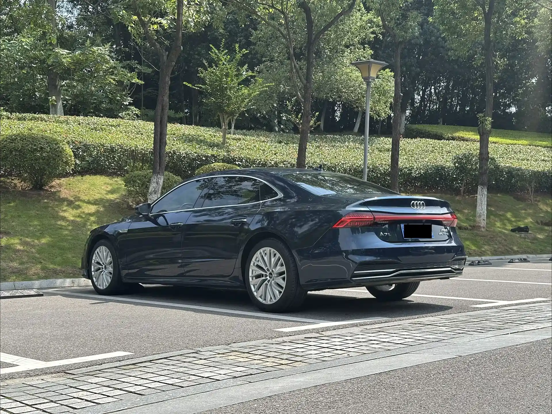 Фото 11 - Audi A7L