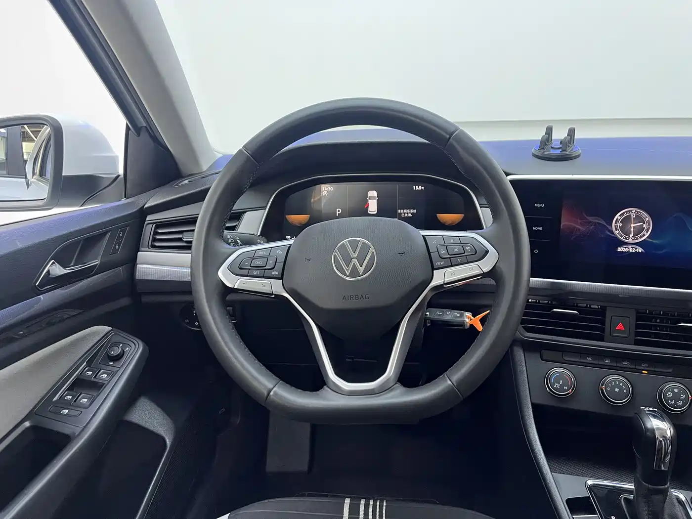 VOLKSWAGEN BORA