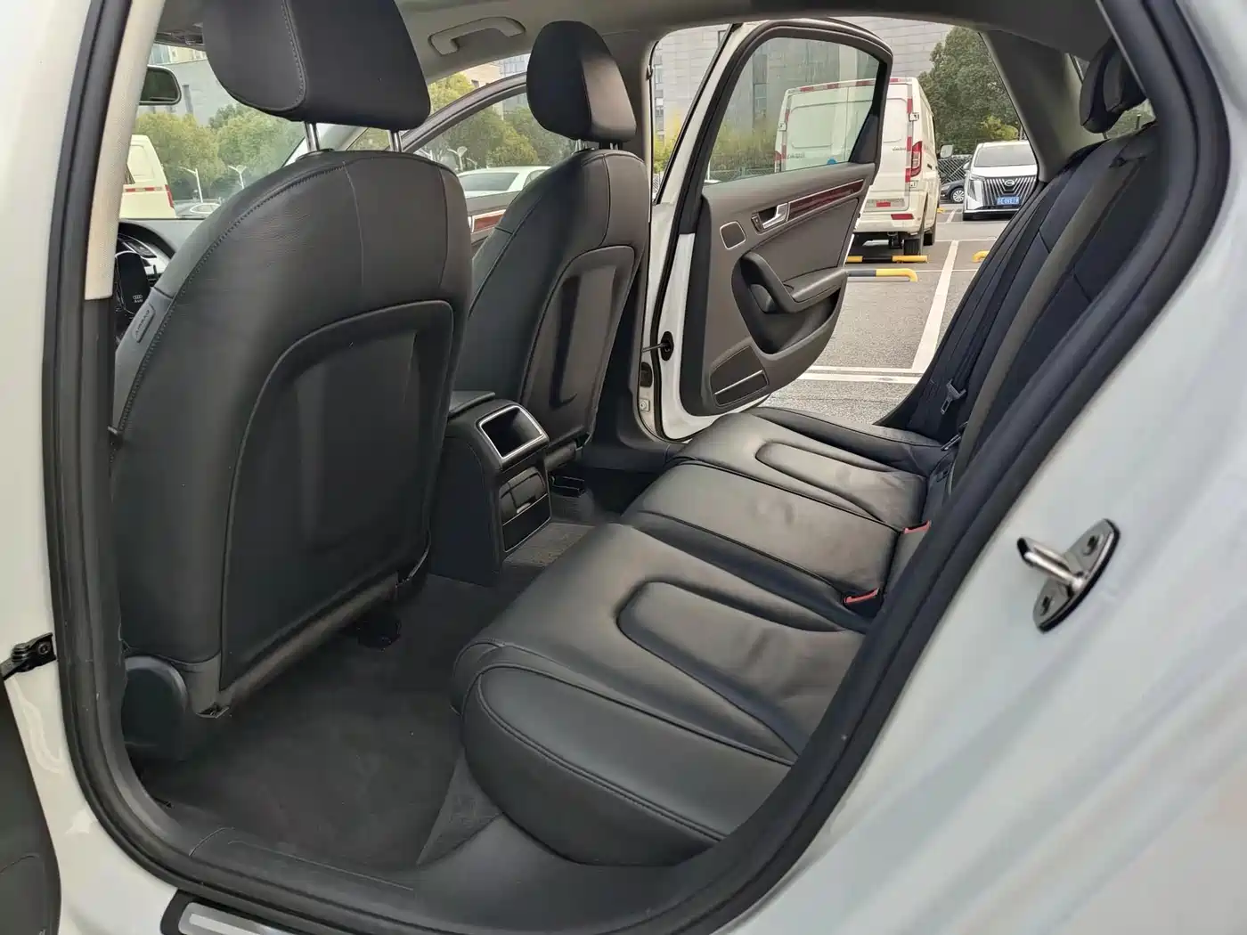 Audi A4L 2012 2.0 TFSI Auto Standard фото 9
