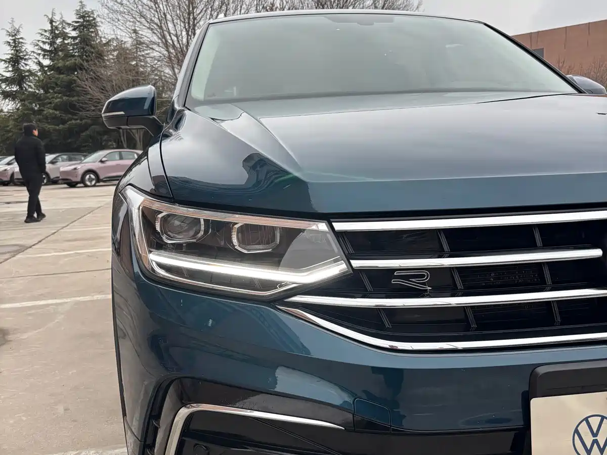 Volkswagen Tiguan L 2023 330TSI Auto 2WD R-Line Premium Edition фото 3