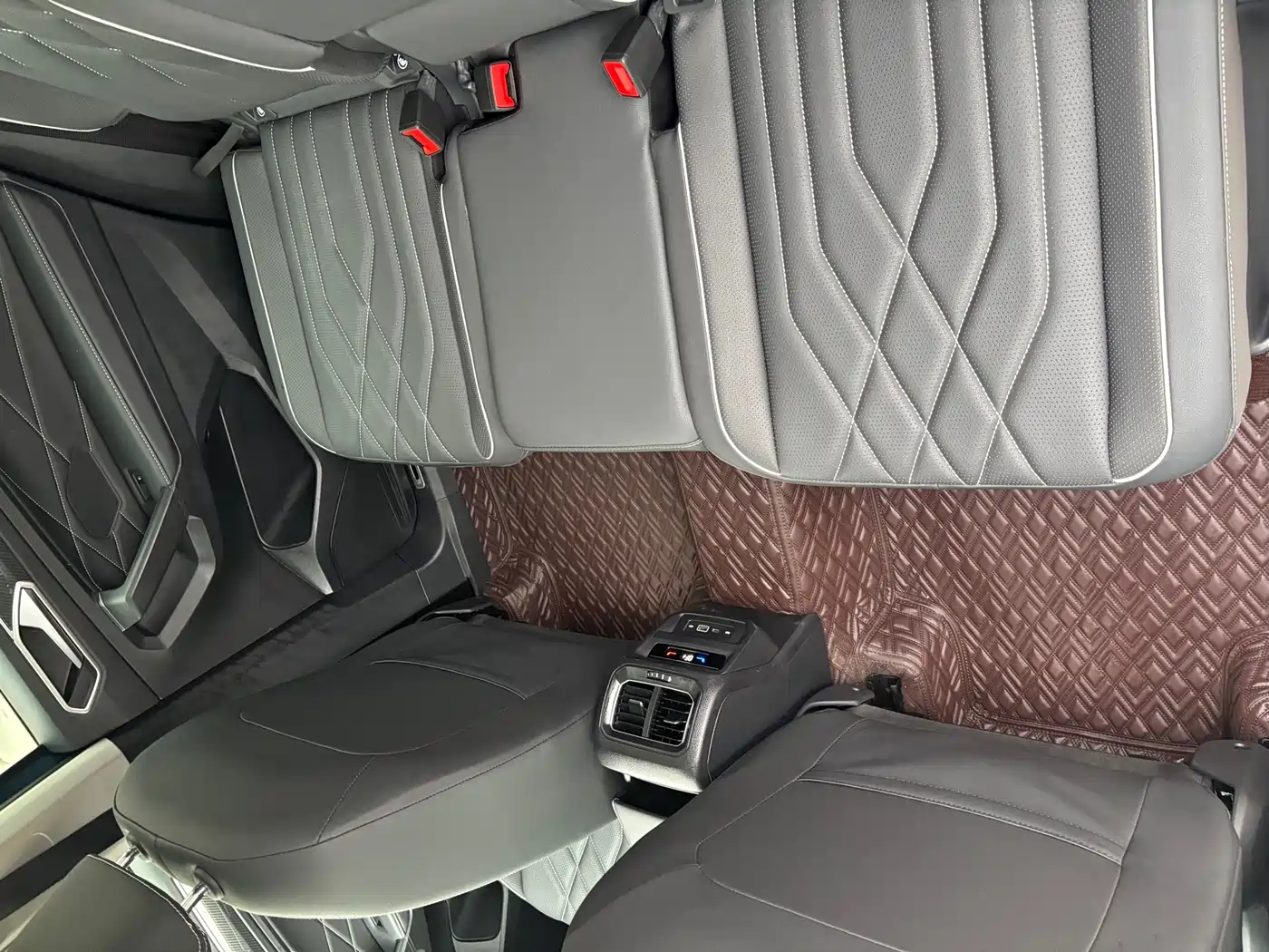 Volkswagen Tiguan L 2023 330TSI Auto 2WD R-Line Premium Edition фото 8