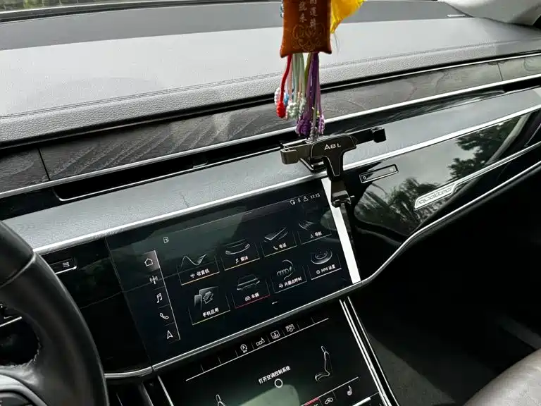 Фото 7 - Audi A8