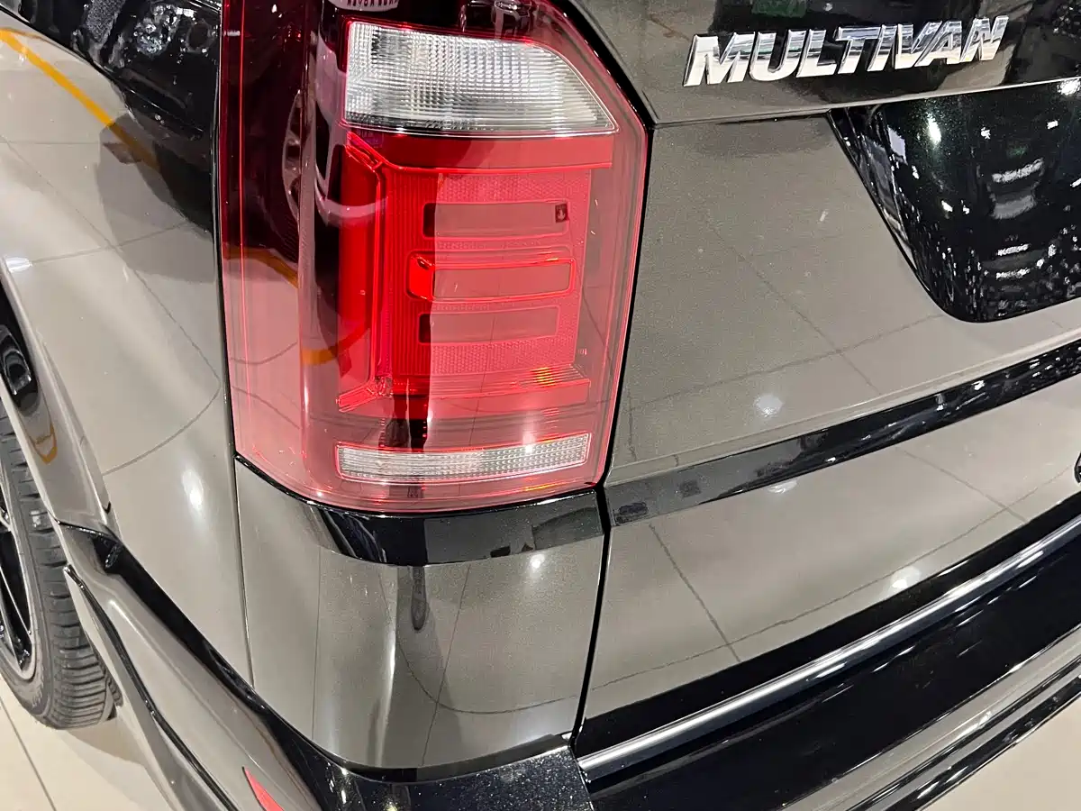 Volkswagen Multivan 2019 2.0TSI 4WD Premium 7-seater фото 19